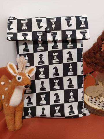 Pochette  livre noir / blanc/ checs 